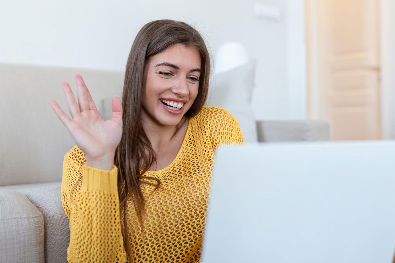 Chart comparing Spanish past tenses: imperfect vs indefinite with examples